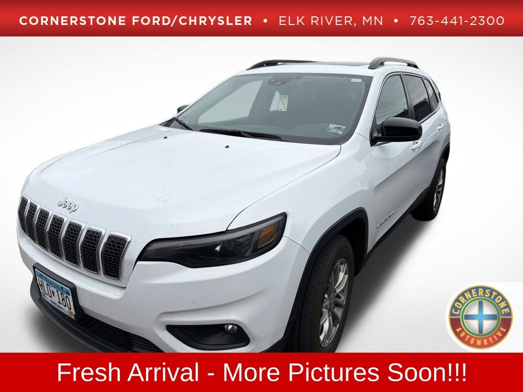 Used 2022 White Jeep Latitude Lux image 1