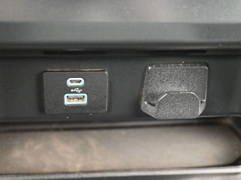 Used 2022 White Ford XLT image 29
