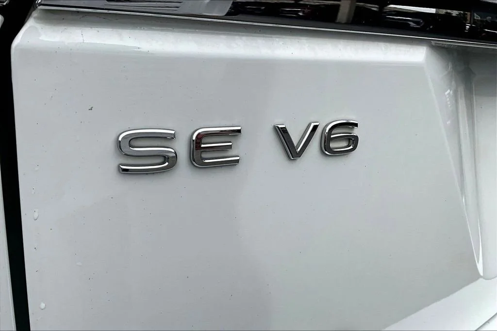 Used 2023 White Volkswagen 3.6L V6 SE w/Technology image 24