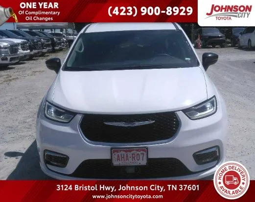 2024 Chrysler Pacifica Hybrid's photo