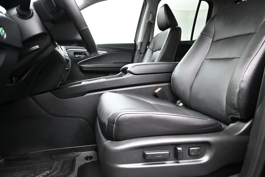Certified Used 2024 Crystal Black Pearl Honda RTL image 62