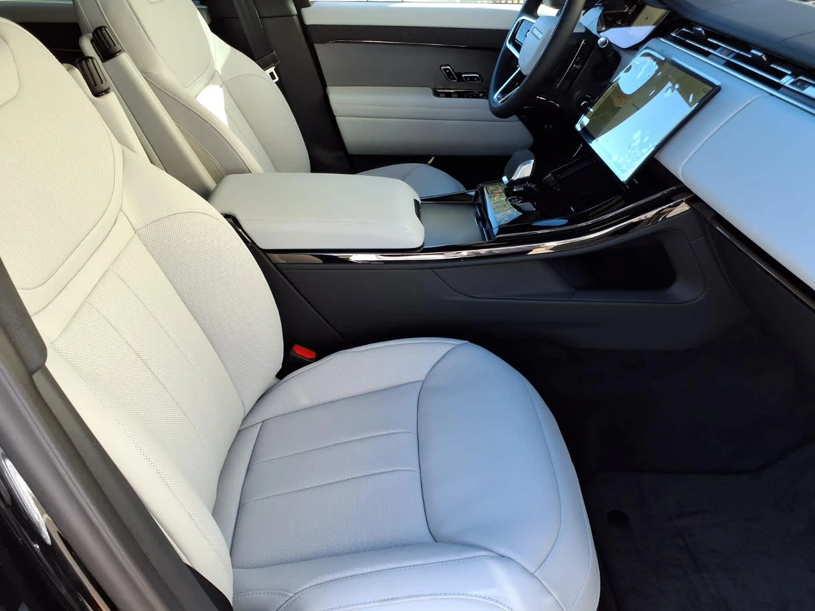 2026 Land Rover Range Rover Sport SE - Photo 9