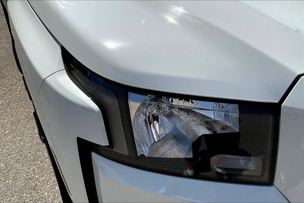 Used 2023 Glacier White Nissan SV image 30