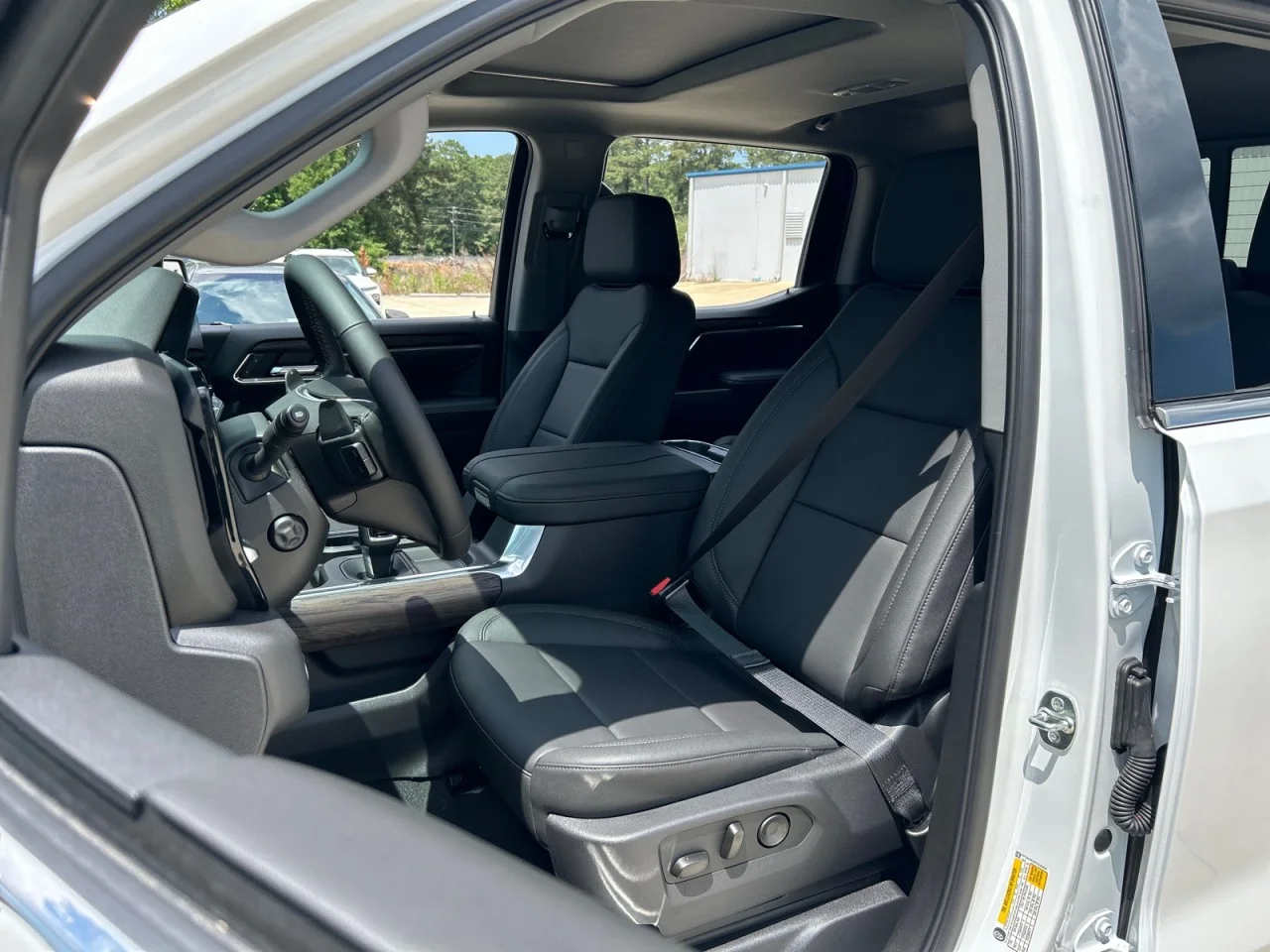 2026 GMC Sierra 1500 SLT - Photo 17