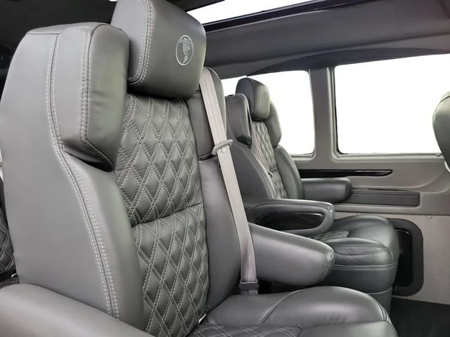 Used 2025 Special Exterior Color GMC Work Van image 23