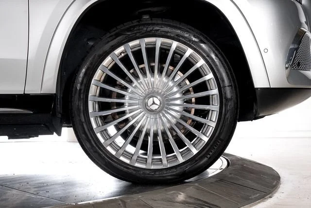 Used 2021 Maybach Two-Tone Paint Iridium Silver/Selenite Gre Mercedes-Benz Maybach GLS 600 image 18