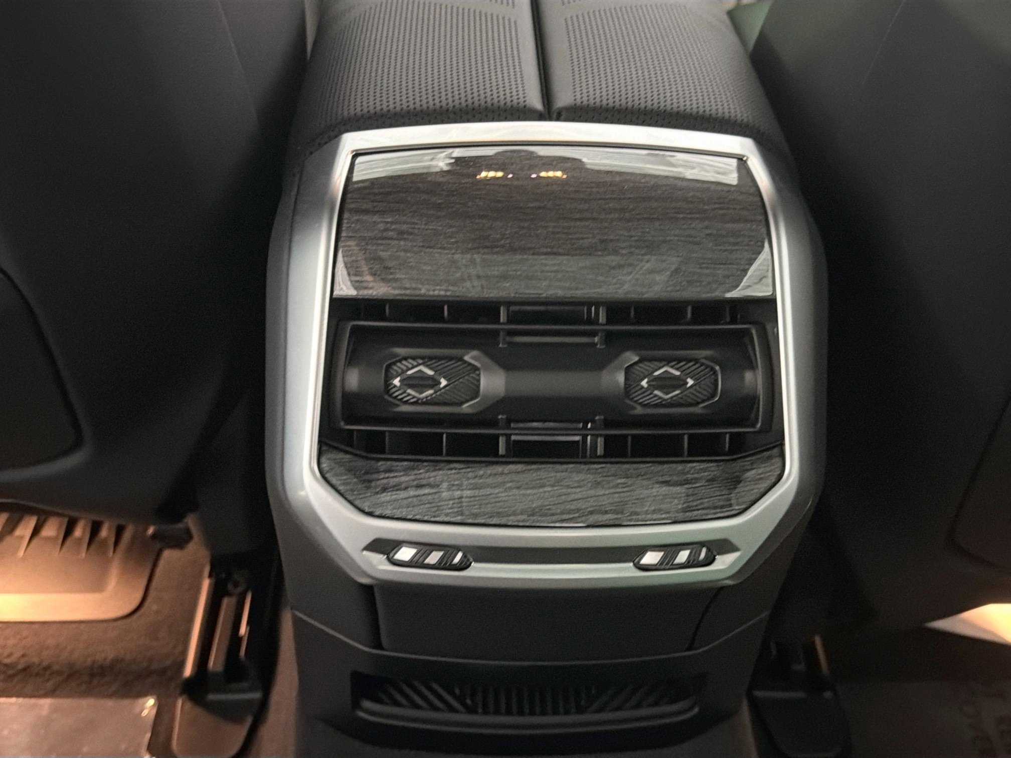 2026 BMW 7 Series 750e - Photo 19