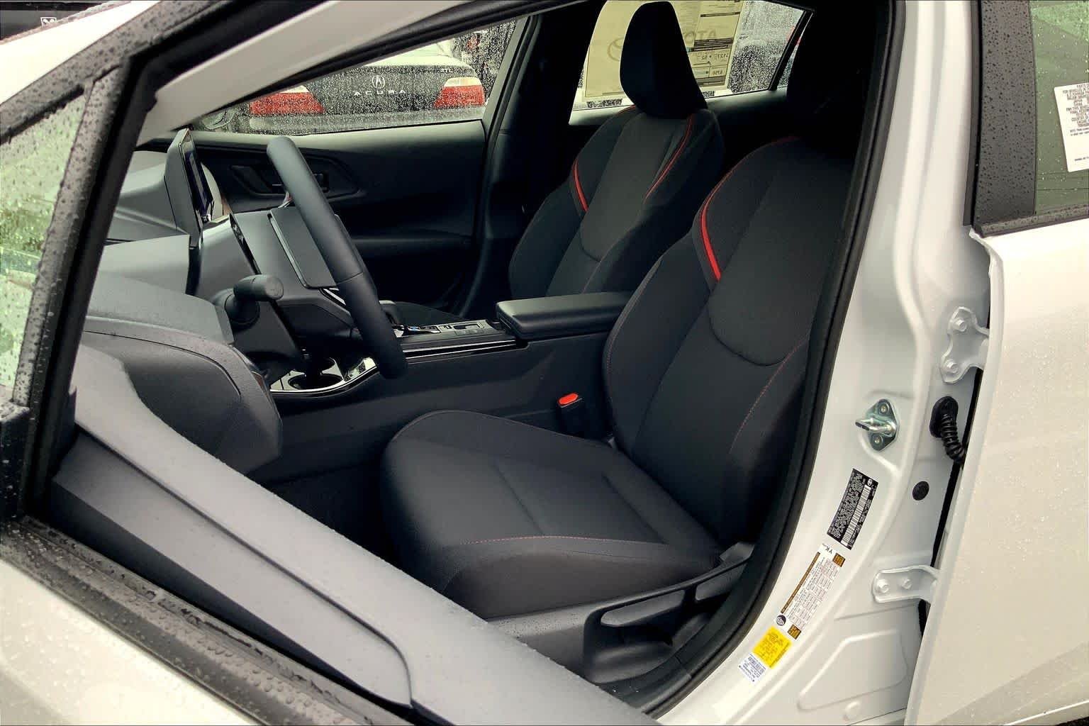 2026 Toyota Prius Plug-in Hybrid SE - Photo 9