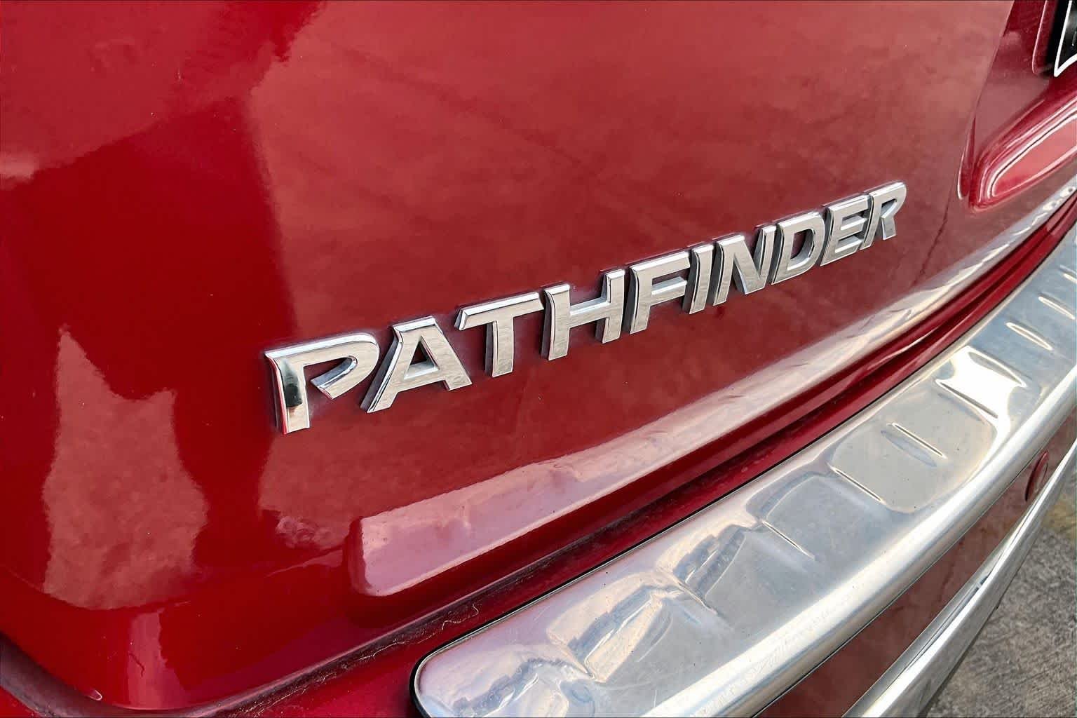 Used 2015 Cayenne Red Nissan SL image 30