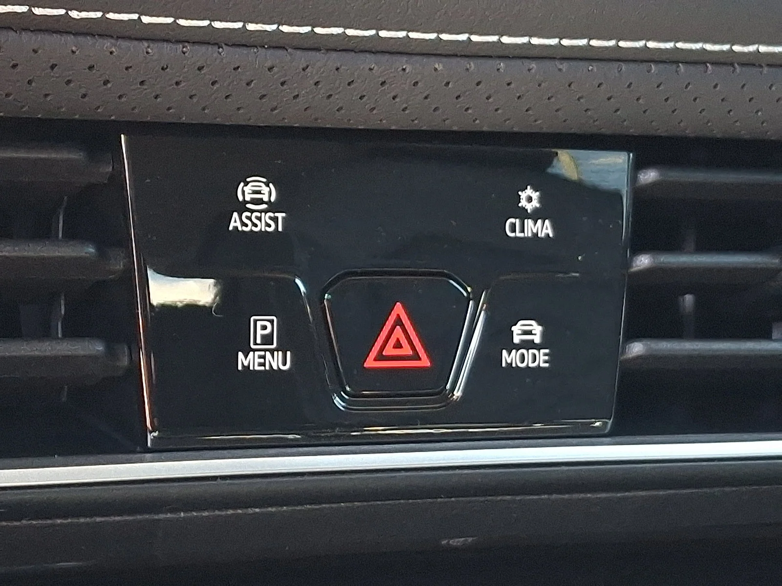 2026 Volkswagen Atlas SE w/Tech - Photo 19