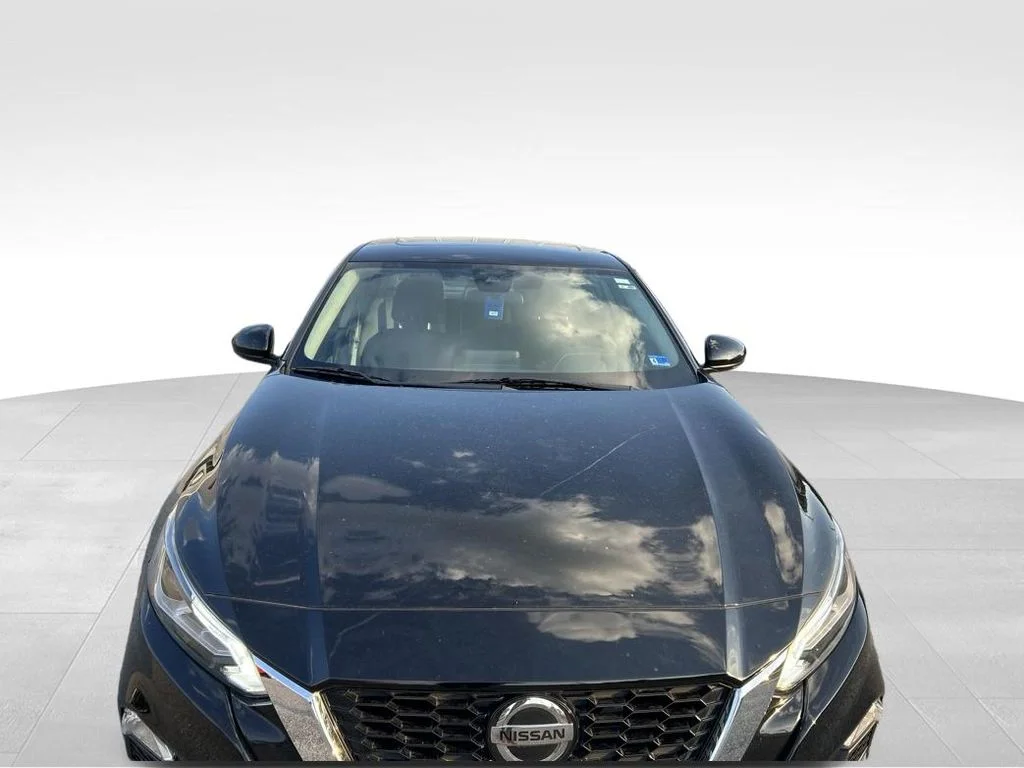 Used 2022 Black Nissan 2.5 SV image 9