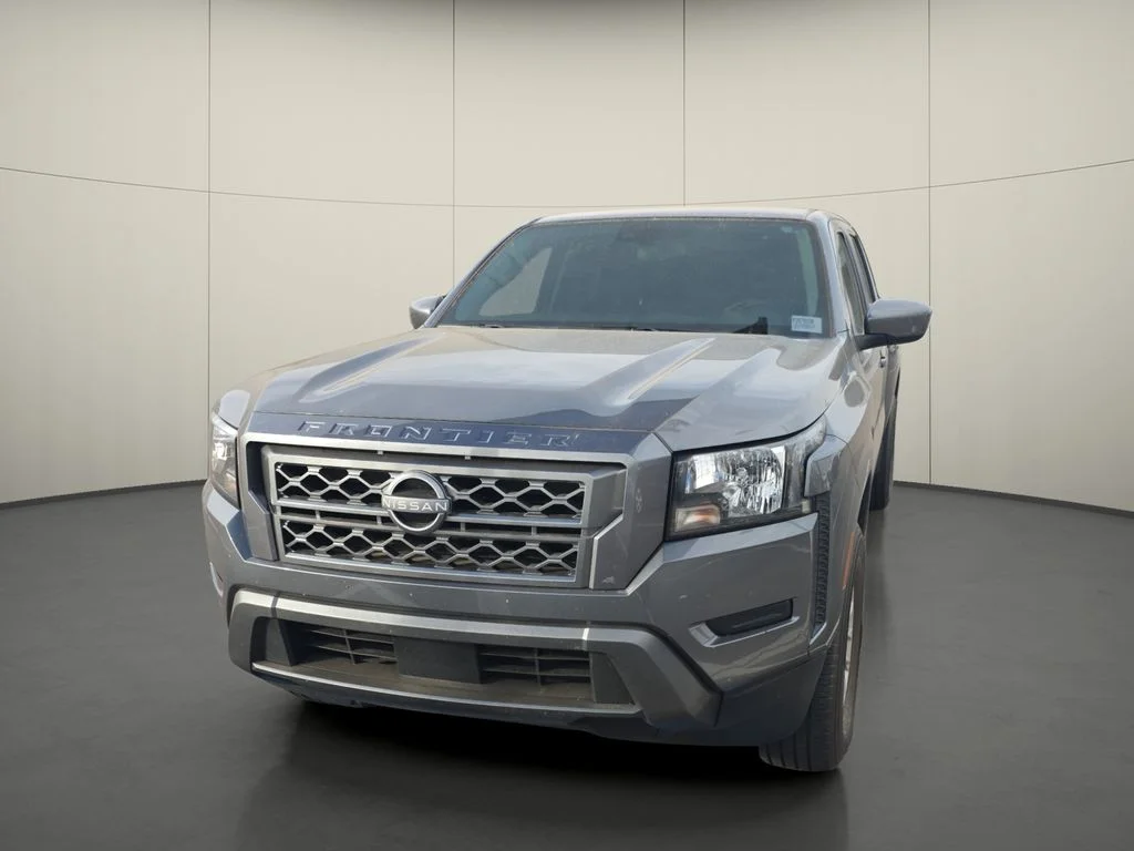 Used 2024 Gray Nissan SV image 2