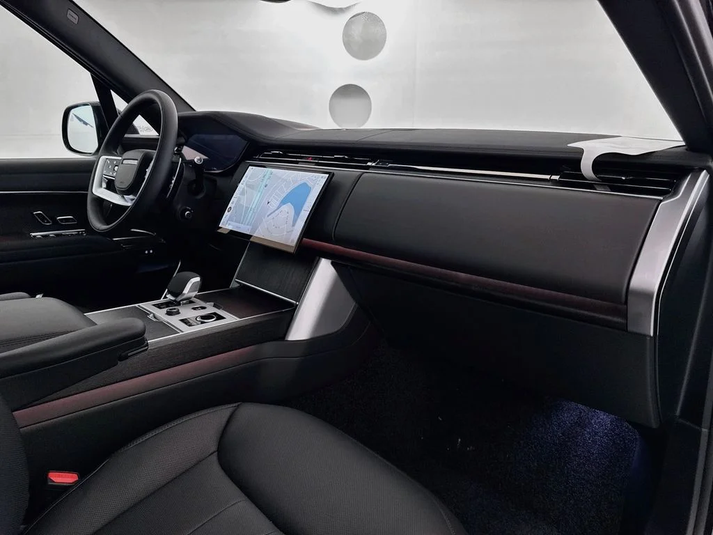 New 2027 Santorini Black Land Rover SE image 31