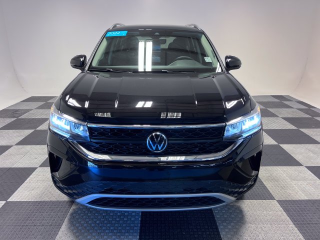 2022 Taos 1.5T SE Black · photo 3