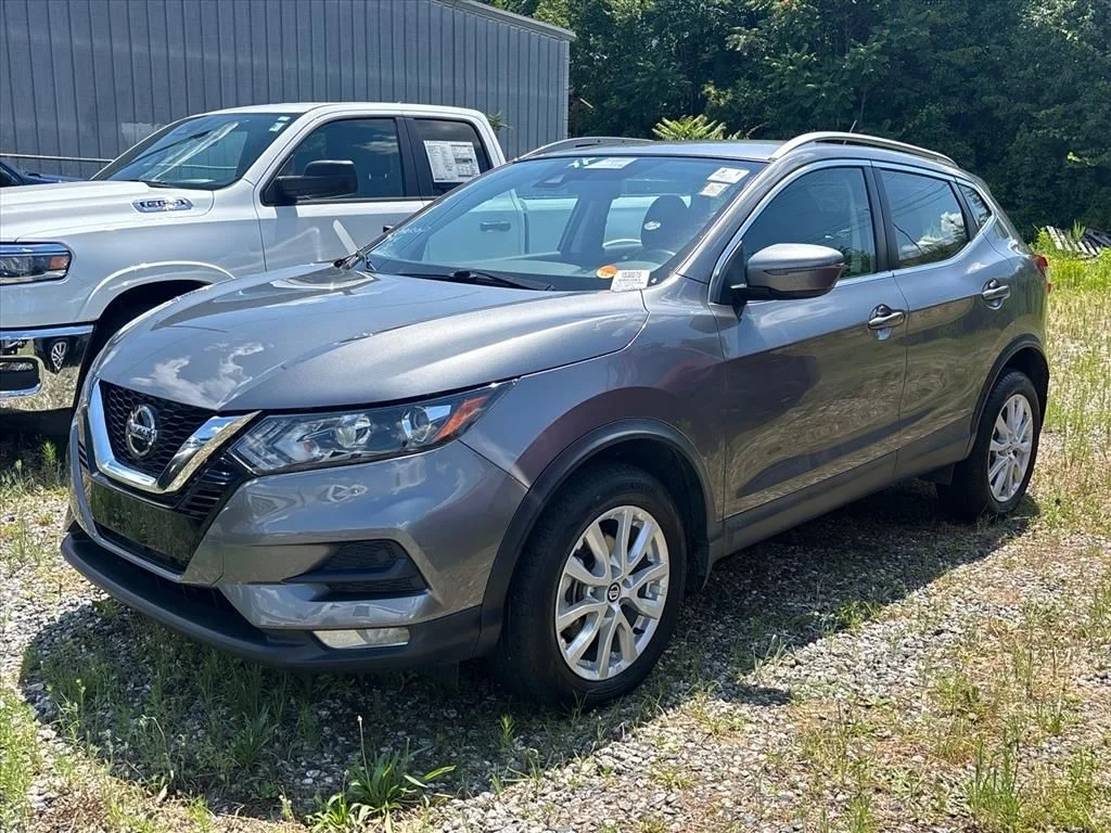 Used 2022 Gray Nissan SV image 2