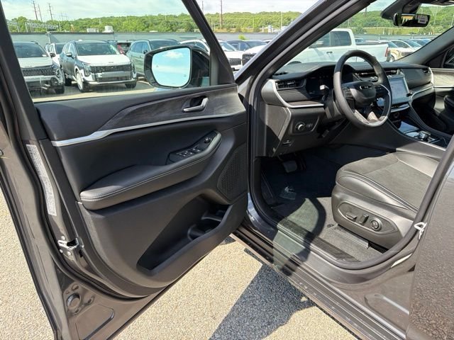 New 2026 Baltic Gray Metallic Clear-Coat Exterior Paint Jeep Altitude image 13
