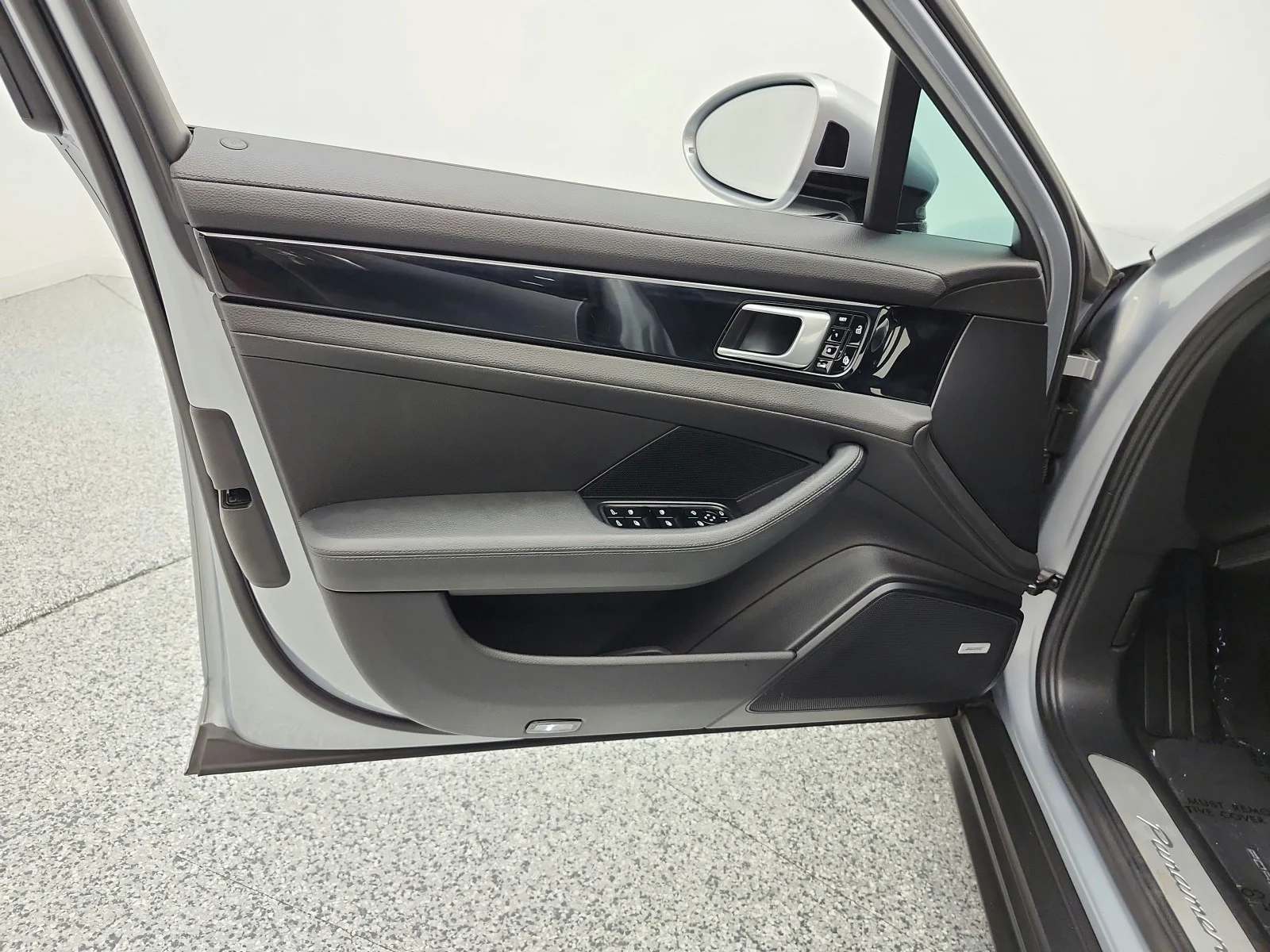 Used 2021 Dolomite Silver Metallic Porsche  image 14