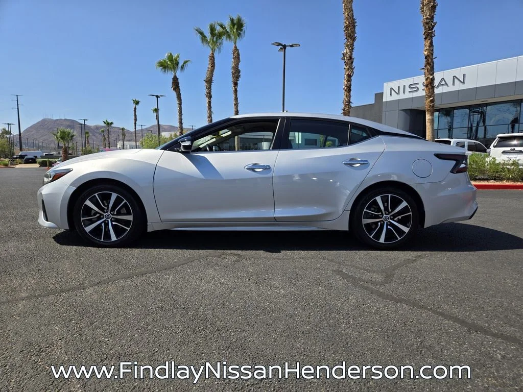 Certified Used 2021 Silver Nissan SV image 3