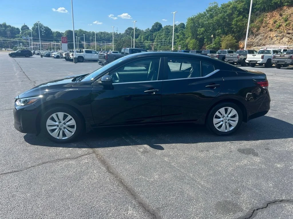 Used 2024  Nissan S image 7