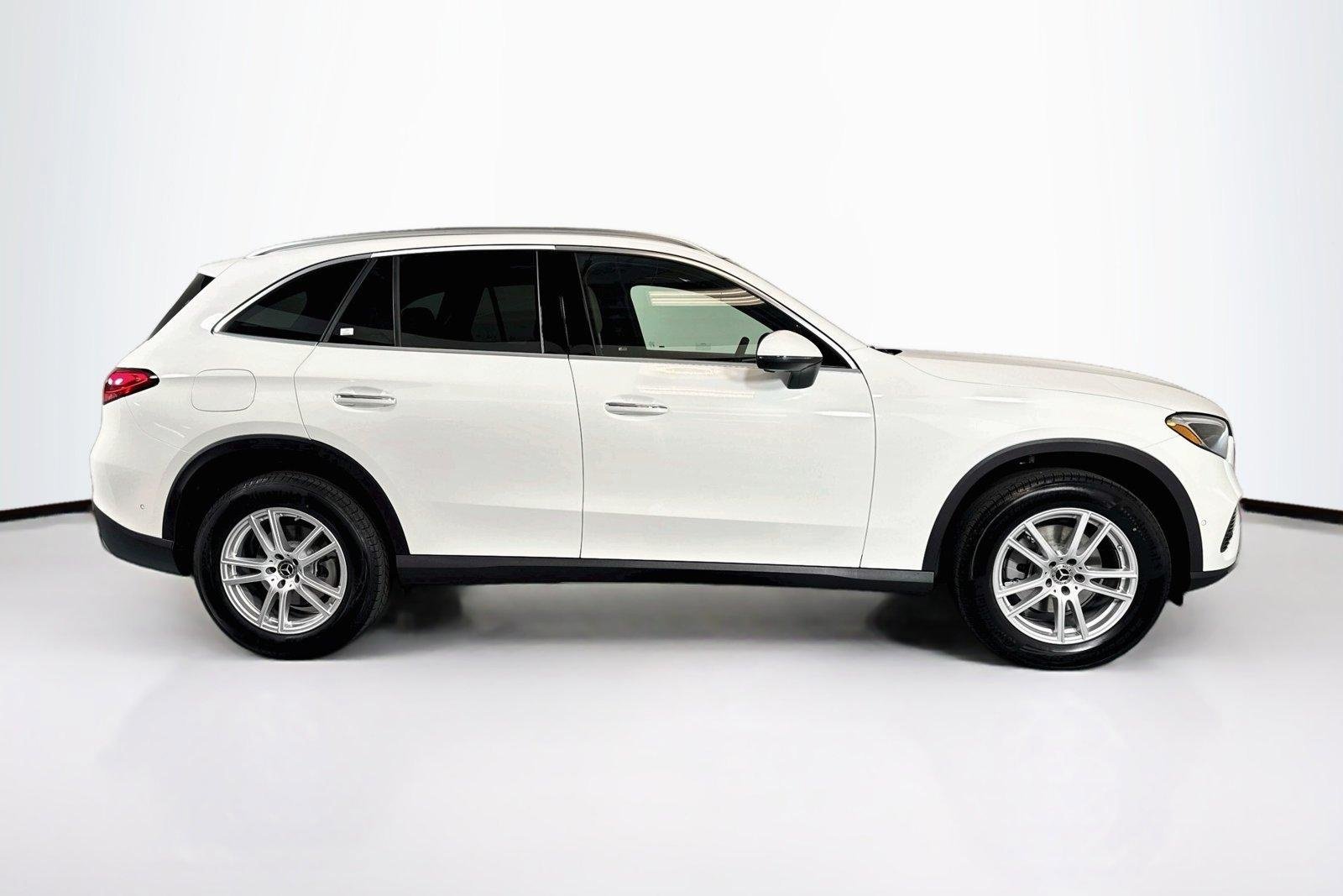 New 2026 Polar White Mercedes-Benz GLC 300 image 4