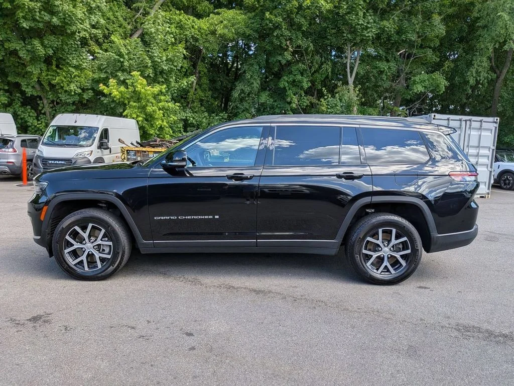 Used 2025 Black Jeep Limited image 10