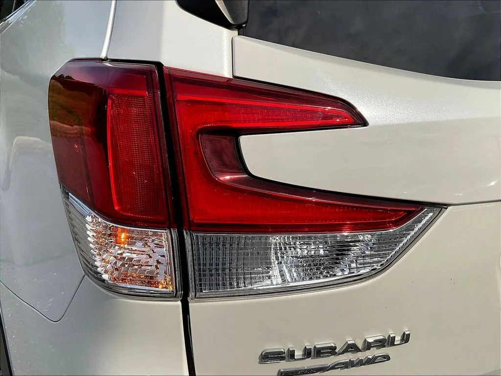 Used 2021 Crystal White Pearl Subaru Limited image 29