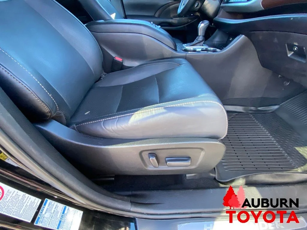Used 2016 Midnight Black Metallic Toyota Limited image 19