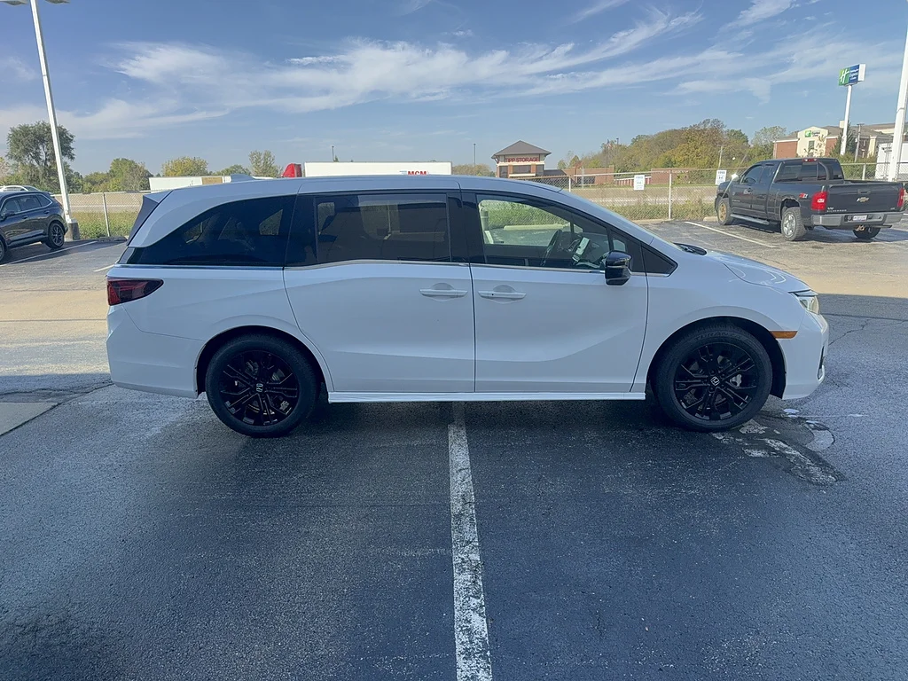 2027 Honda Odyssey Sport-L, photo 3 of 12
