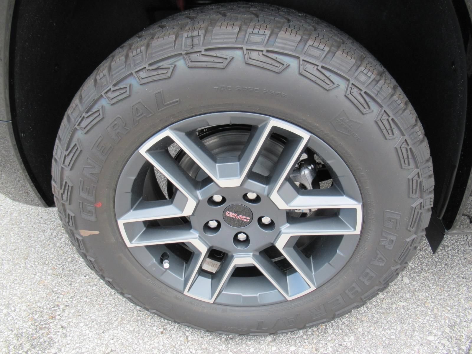 2027 GMC Terrain AT4 - Photo 8