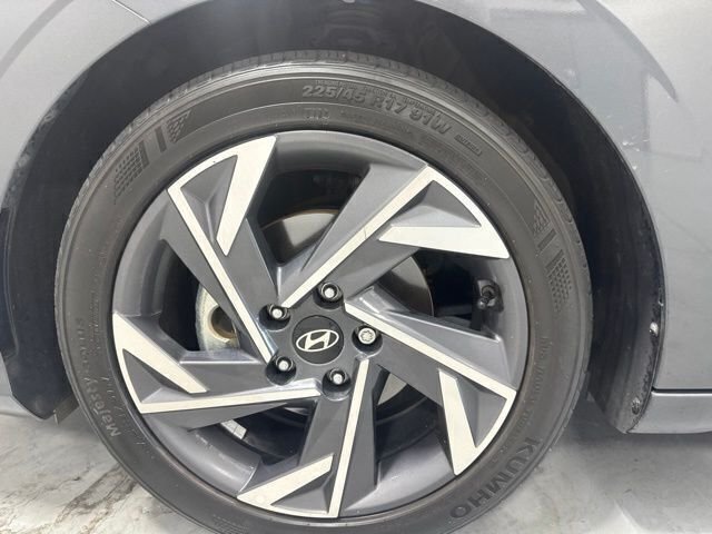 Used 2025 Gray Hyundai SEL Sport image 11