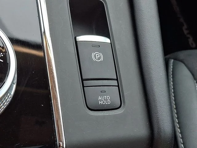 Used 2022  Mitsubishi  image 24