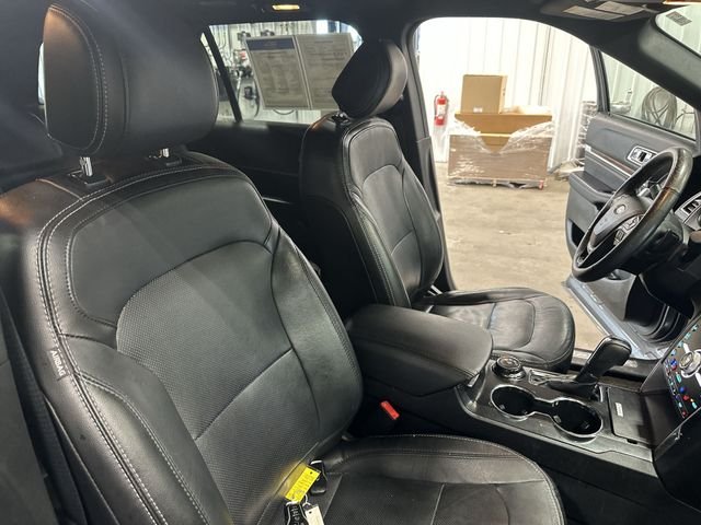 Used 2017 Gray Ford Limited image 32