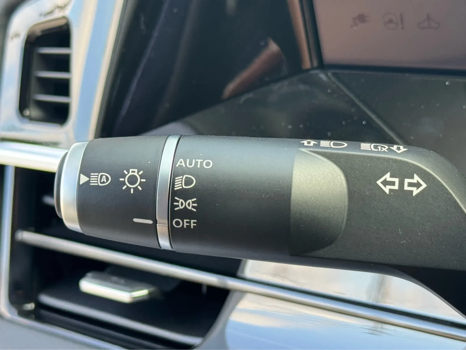 New 2026 RADIANT WHITE INFINITI Luxe 2WD image 15