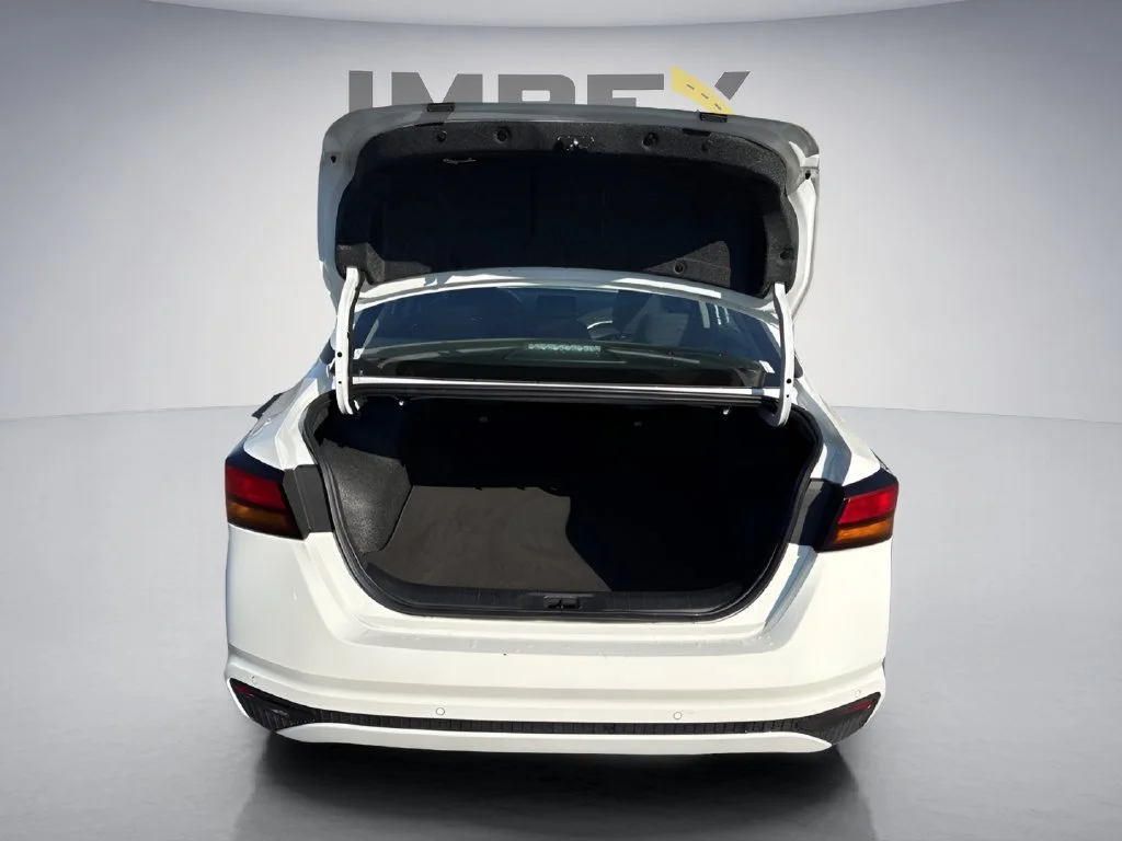 Used 2025 White Nissan 2.5 SV image 27