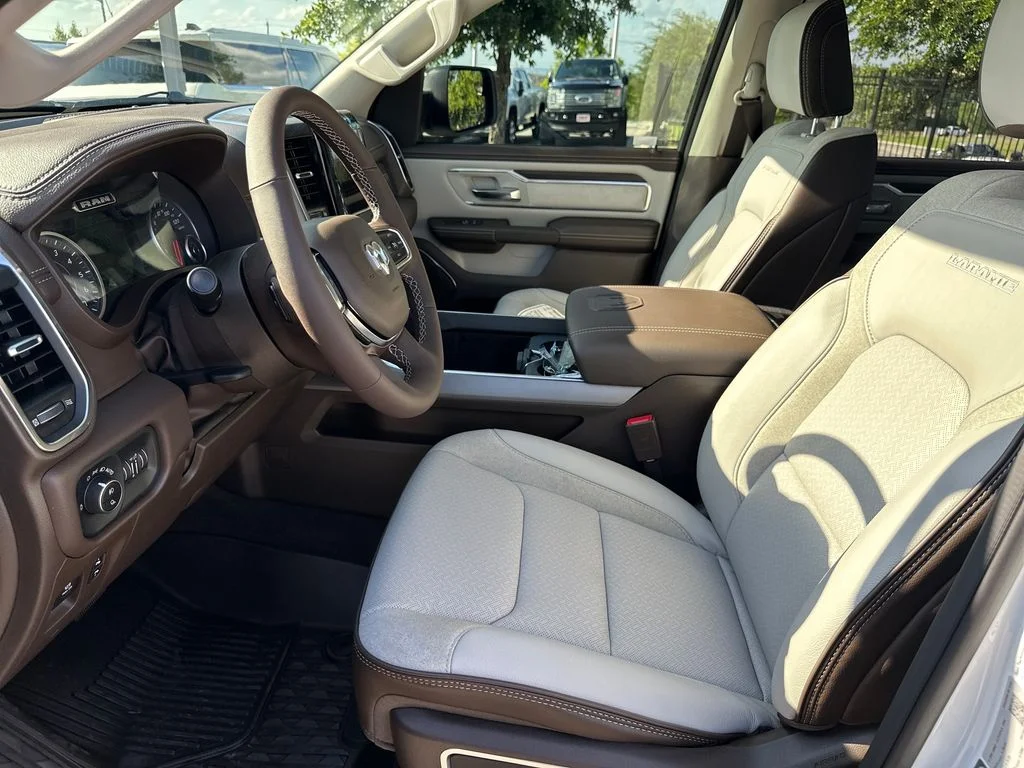 New 2026 Bright White Clear-Coat Exterior Paint RAM Laramie image 20