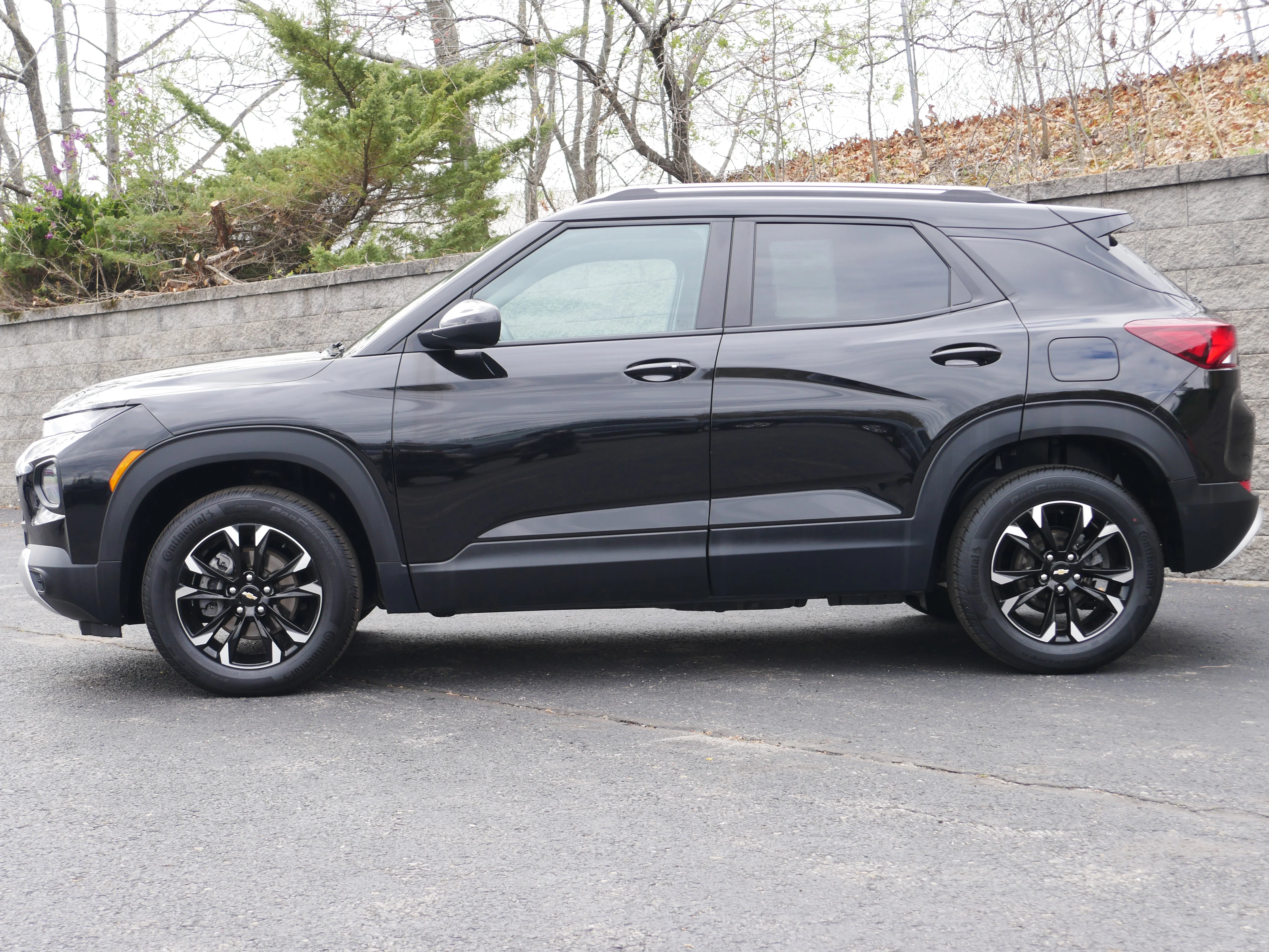 Certified Used 2023 Mosaic Black Metallic Chevrolet LT image 3
