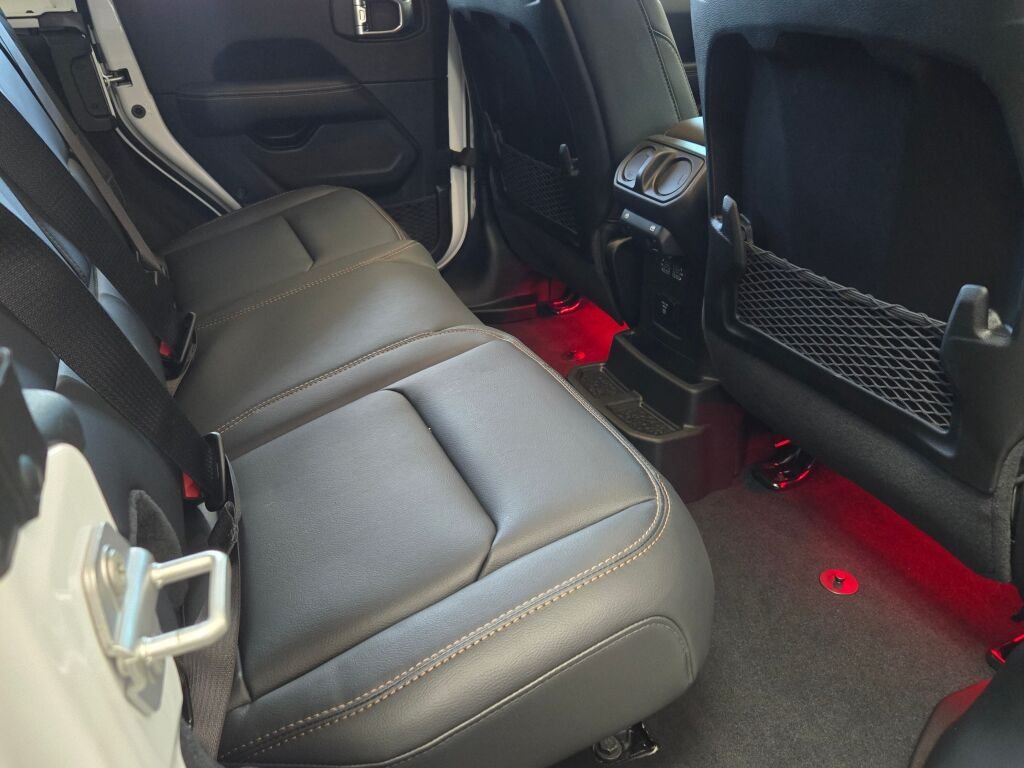 2026 Jeep Wrangler 4-Door Sahara - Photo 9