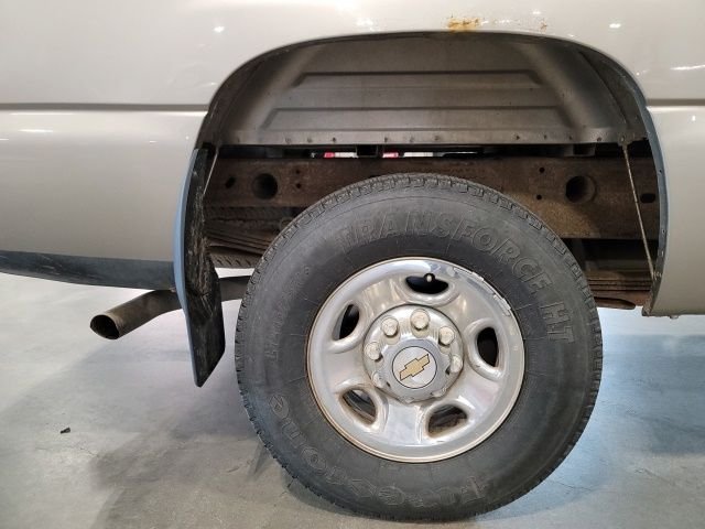 Used 2000 Light Pewter Metallic Chevrolet LS image 14