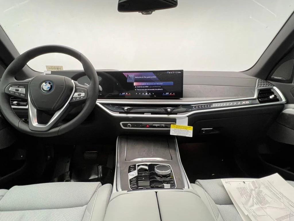 New 2026 Alpine White BMW xDrive50e image 10
