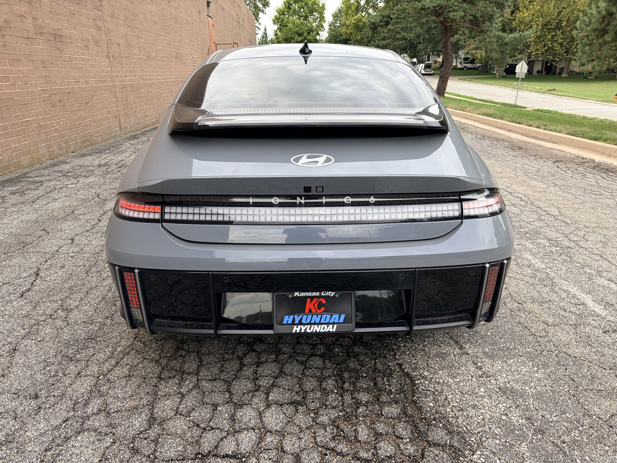 Used 2023 Transmission Blue Hyundai SEL image 4