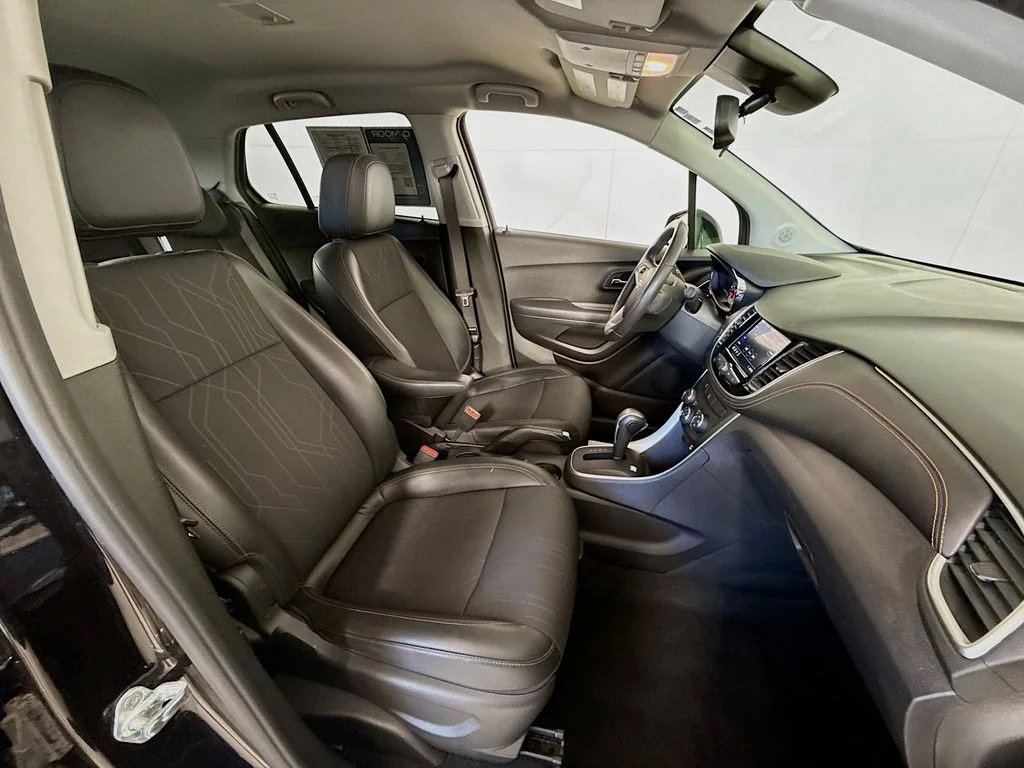 Used 2020  Chevrolet LT image 26
