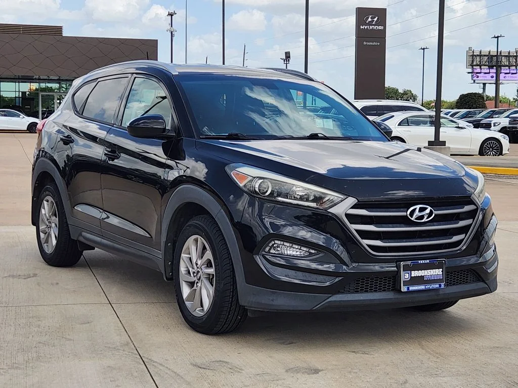 Used 2016 Ash Black Hyundai SE image 3