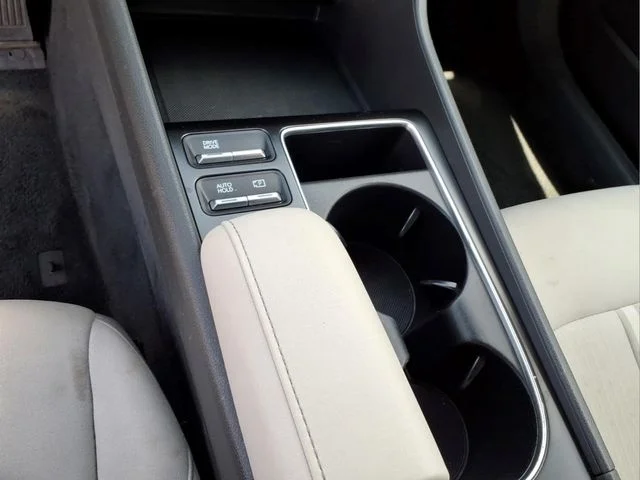 Used 2024 Silver Hyundai SEL image 28
