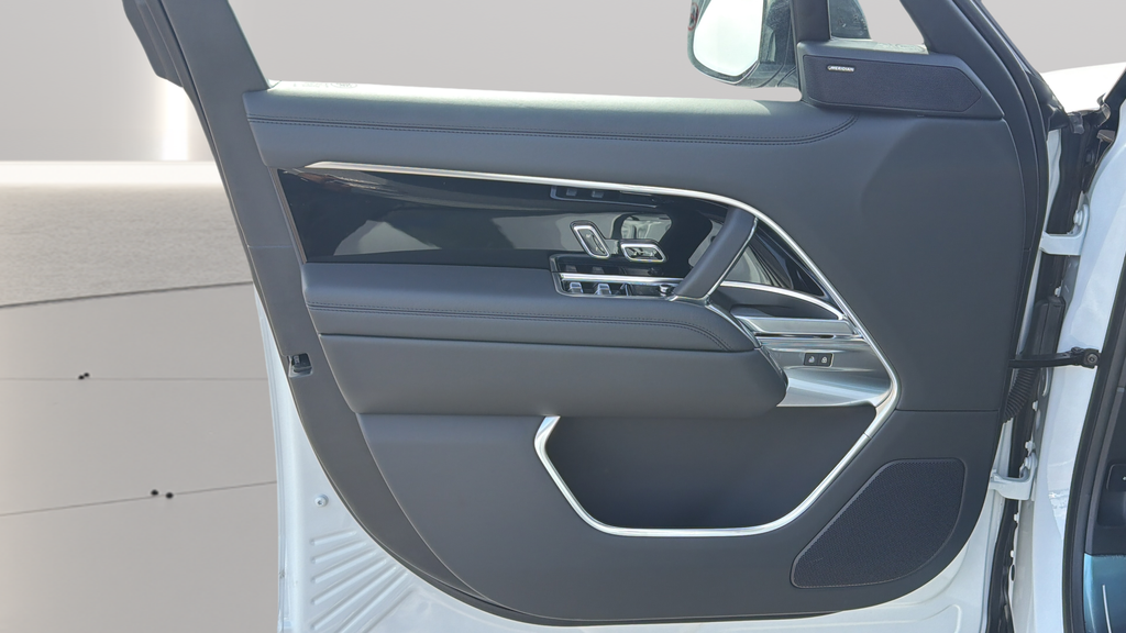 New 2026 Fuji White Land Rover SE image 20