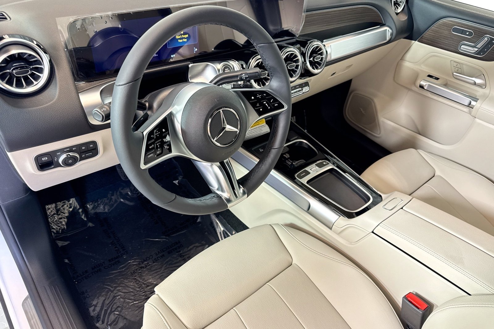 New 2026 Polar White Mercedes-Benz GLB 250 image 9