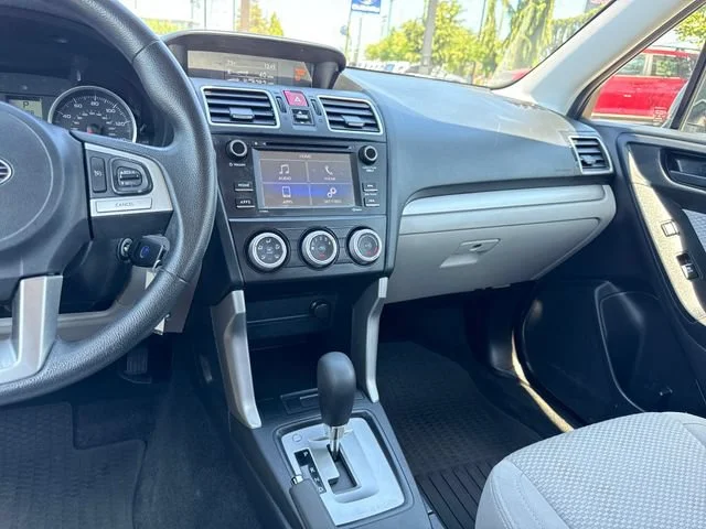 Used 2018 Crystal White Pearl Subaru 2.5i image 22
