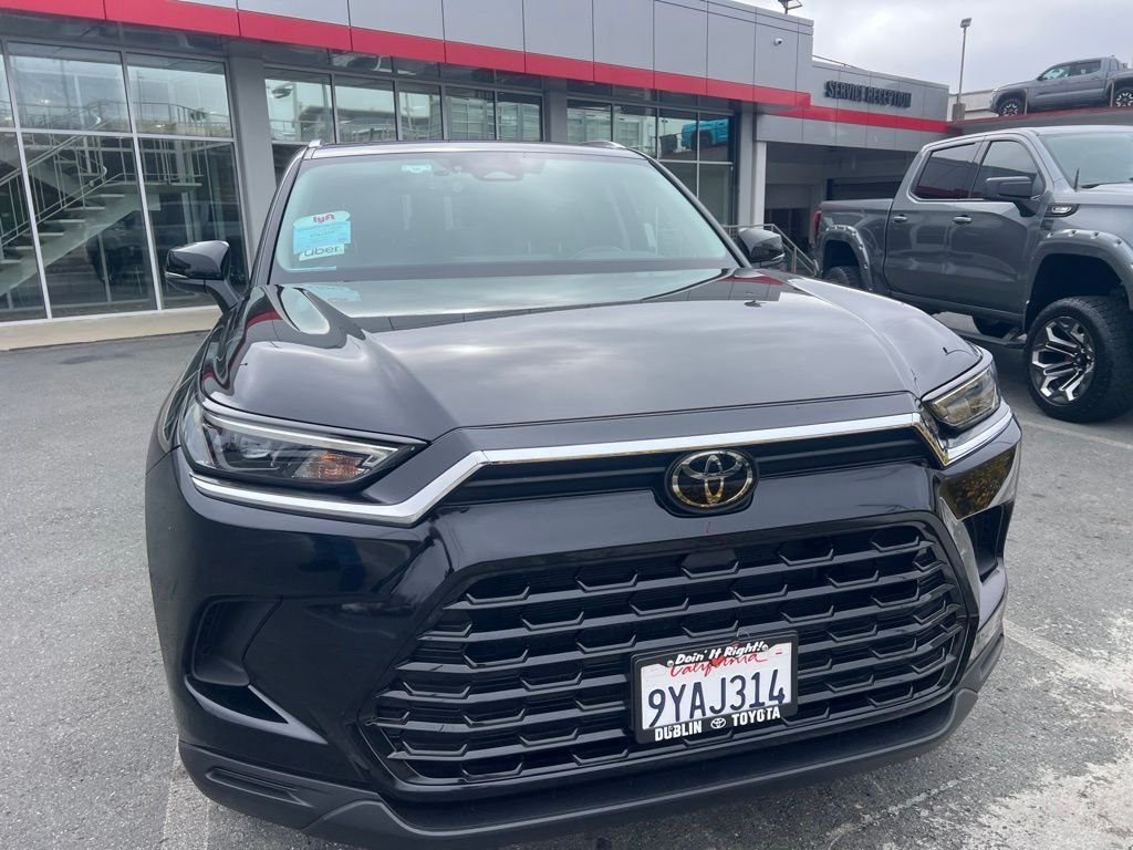 Used 2025 Black Toyota XLE image 8