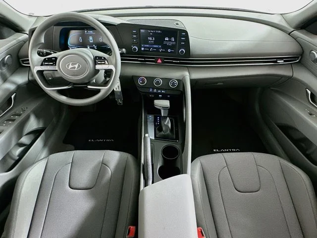 New 2026 Hyundai ELANTRA SE