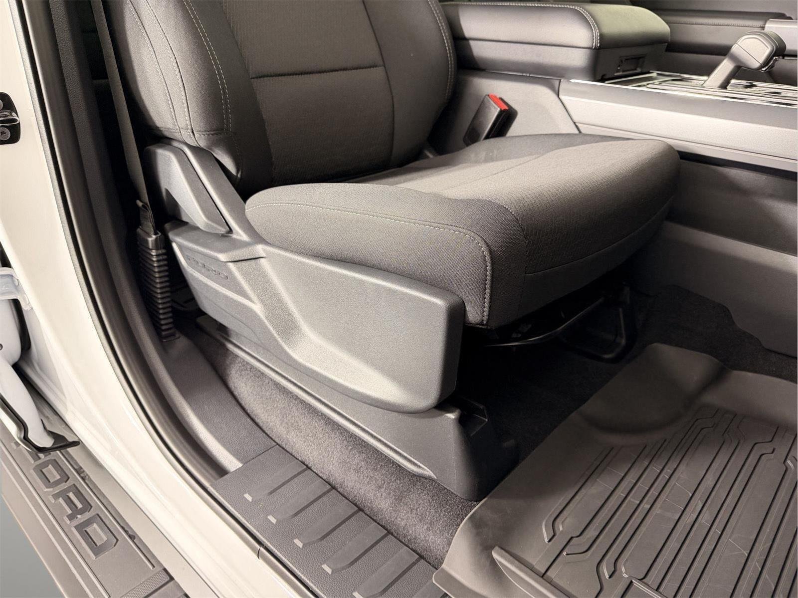 New 2026 Oxford White Ford XLT image 63