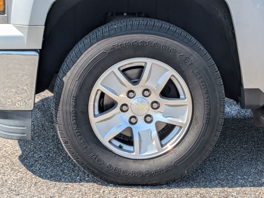 Used 2015 Silver Chevrolet LT image 12